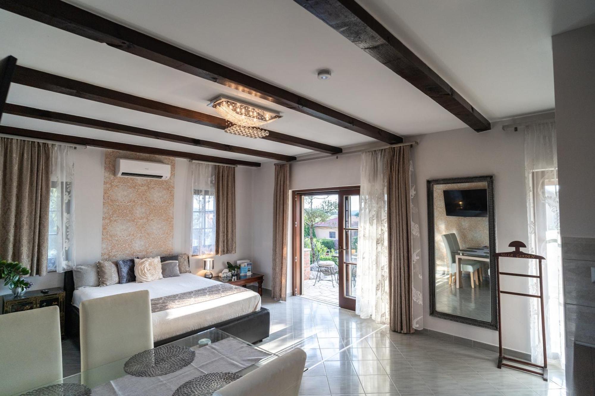 Villa Garden 佐洛埃格塞格 外观 照片